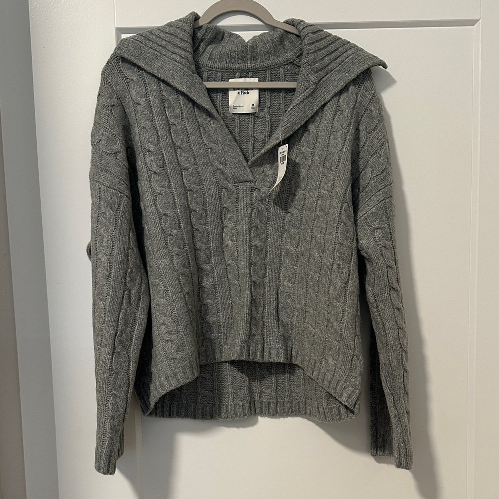 NWT Abercrombie Gray Cable Knit Sweater